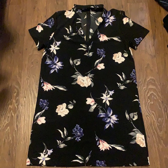 WOMEN’S DRESS - Picture 1 of 1
